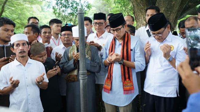 Ziarah ke Makam Korban Tsunami Aceh, Sandiaga Kampanye Janji Ini