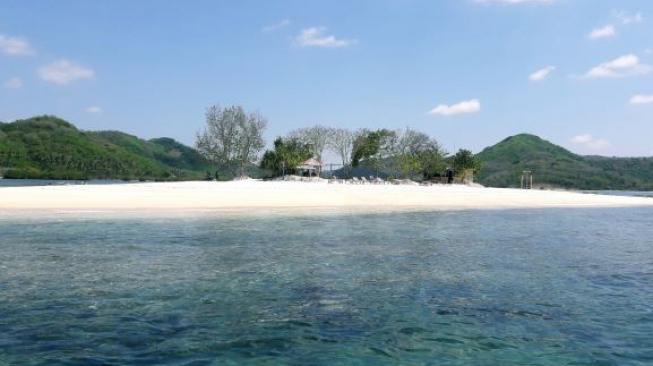 Pemandangan Gili Kedis, Lombok. (Suara.com/Silfa Humairah)