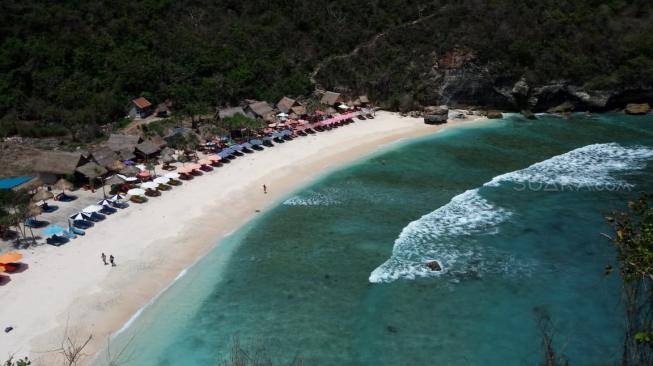 Atuh Beach, Nusa Penida dari ketinggian. (Ferry Noviandi/Suara.com)