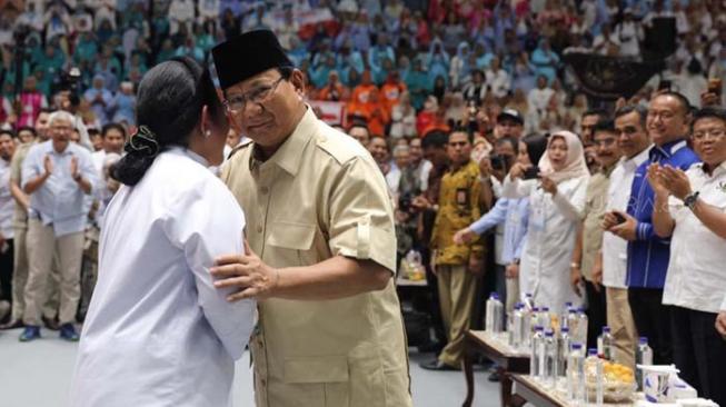 Prabowo Subianto dan Titiek Soeharto di Istora Senayan, Kamis (22/11/2018). [dok.panitia]