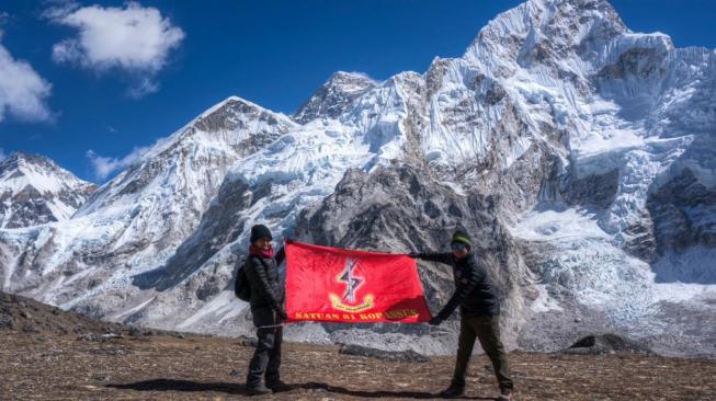 Penerjun Payung Perempuan dari Indonesia Taklukan Mount Everest. (Naila Novaranti)