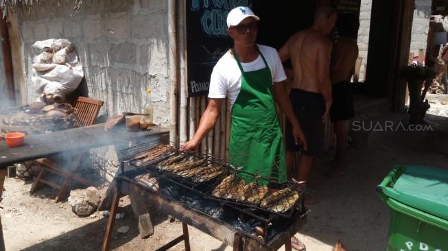 Ikan bakar di Atuh Beach, Nusa Penida. (Ferry Noviandi/Suara.com)