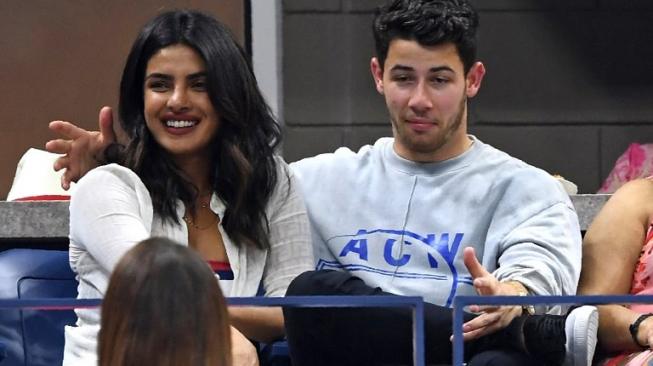 Nick Jonas dan Priyanka Chopra. (Don Emmert / AFP)