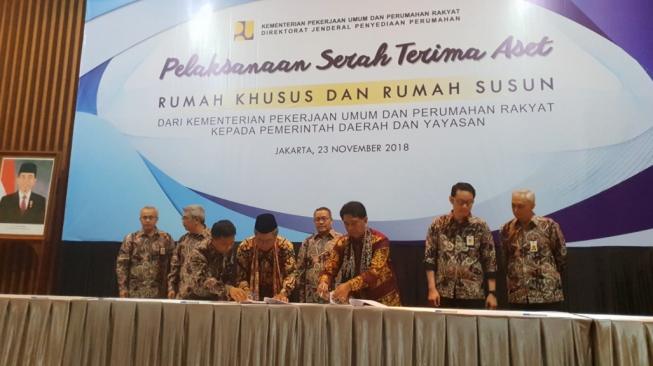 Penandatanganan Serah Terima Aset Rumah Susun dan Rumah Khusus di Auditorium Kementerian PUPR, Jakarta, Jumat (23/11/2018). (Dok: KemenPUPR)