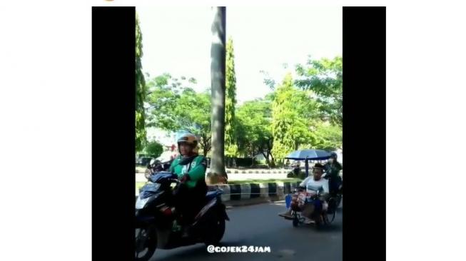 Gojek yang mulia [Instagram: @gojek24jam].