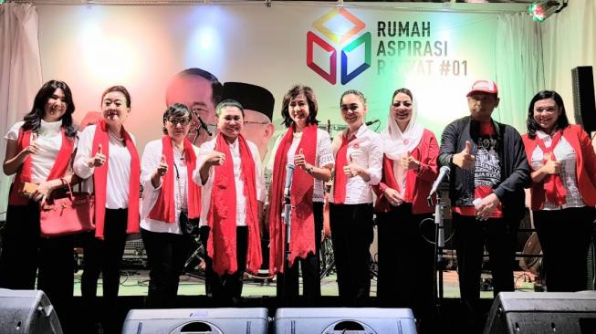 Sejumlah Donatur BMP Berbagi Bantuan untuk Rumah Yatim Piatu