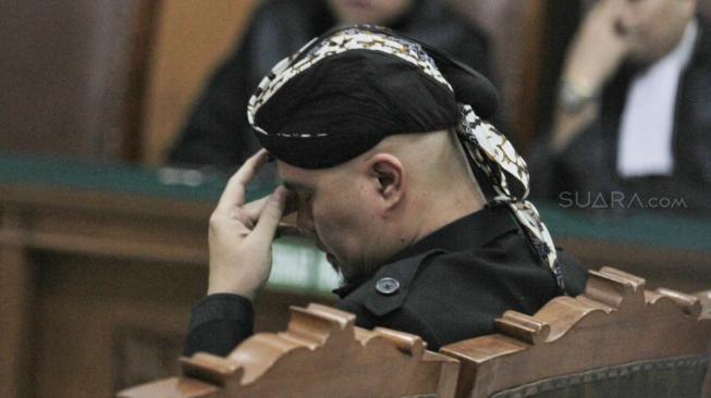 Musisi Ahmad Dhani menjalani sidang tuntutan atas kasus Ujaran Kebencian di Pengadilan Negeri (PN), Jakarta Selatan, Senin (26/11). (Suara.com/Fakhri Hermansyah)