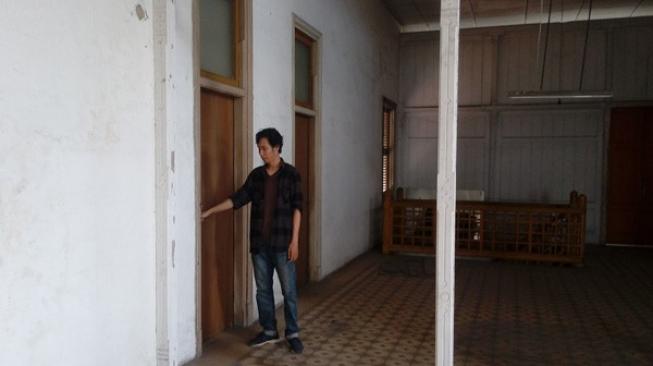 Rumah tua di Jl. Teuku Umar, Jatingaleh, Semarang, dianggap seram dan kerap dijadikan lokasi uji nyali serta syuting film yang diperankan mendiang artis Suzanna. [Semarangpos.com/Imam Yuda S]