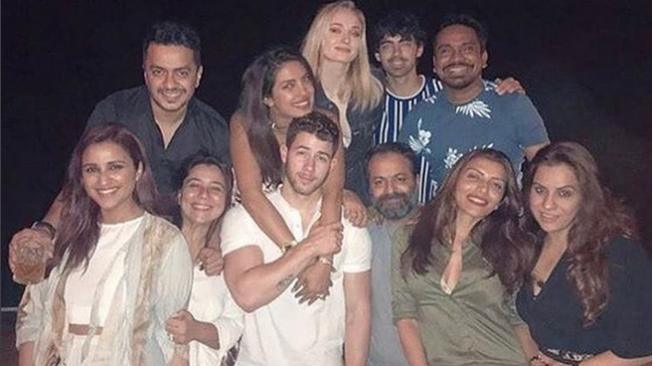 Sebekum menikah, Priyanka Chopra dan Nick Jonas menggelar acara pesta bersama sahabat dekat di antaranya Alia Bhatt, Parineeti Chopra, Joe Jonas dan Sophie Turner. (Instagram)