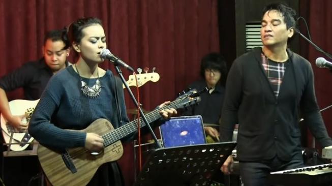 Kala Senja, Debut Eva Celia Bikin Lagu Berbahasa Indonesia