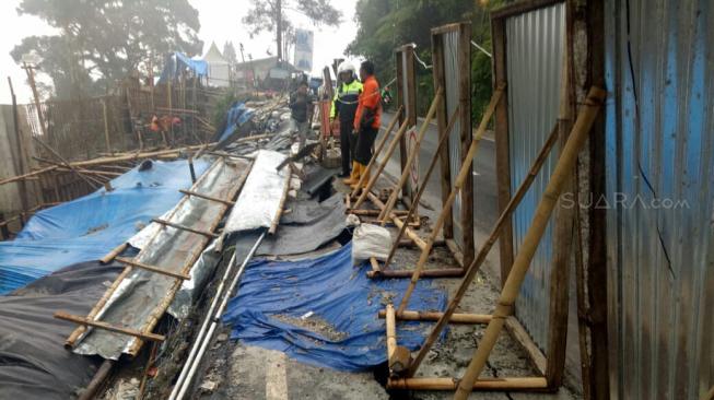 Jalan Raya Puncak Retak, Polisi Terapkan Rekayasa Lalin