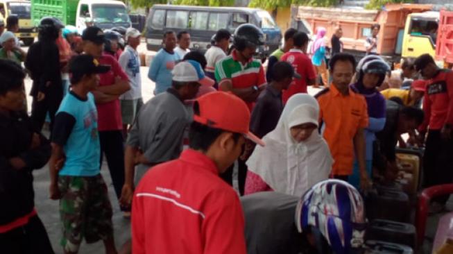 Sejumlah SPBU di Kabupaten Madiun Mengular Antrean Solar