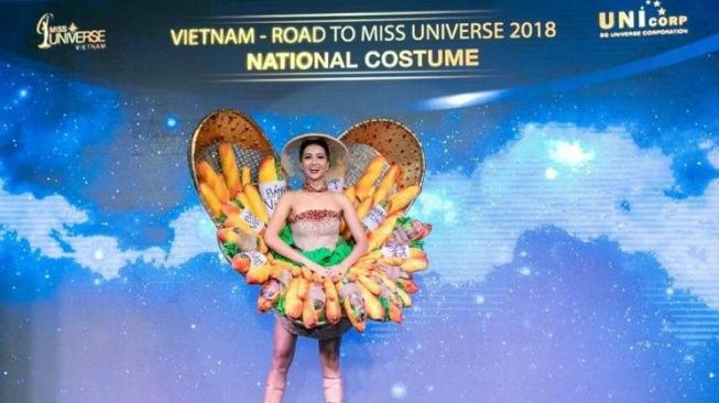 Dipenuhi Roti Baguette dan Sayur, Intip Kostum Miss Vietnam Ini