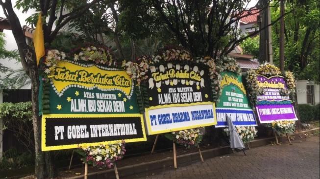 Suasana rumah duka Ibunda Ayu Dewi, Perumahan Villa Pejaten Mas, Jakarta Selatan pada Kamis (29/11/2018) [Suara.com.Sumarni].