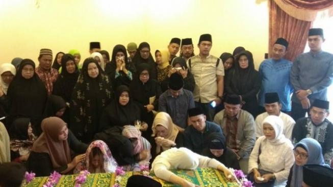 Jenazah Ayah Zumi Zola Tiba di Jambi, Rumah Duka Dipenuhi Pelayat