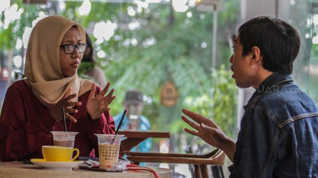 Suasana Cafe Koptul (Kopi Tuli) di kawasan Duren Tiga, Pancoran, Jakarta Selatan, Kamis (29/11). (Suara.com/Fakhri Hermansyah)