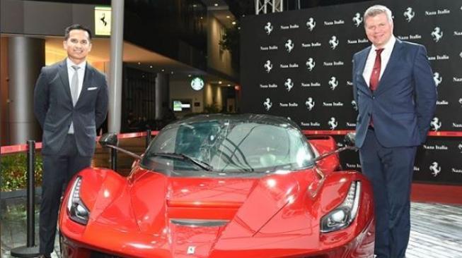 Gaya Duda Keren Malaysia Teman Luna Maya di Mobil Mewahnya, Kelas!