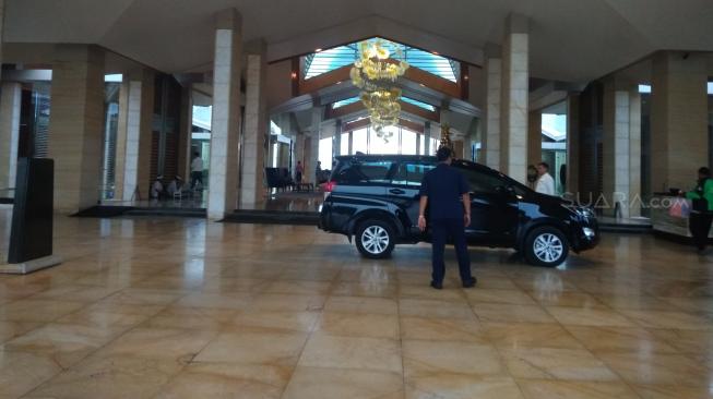 Tamu undangan pernikahan Crazy Rich berdatangan di The Mulia Resort, Nusa Dua, Bali. (Suara.com/Ali)