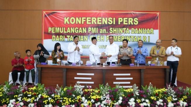 Konferensi Pers Pemulangan Shinta Danuar, pekerja migran asal Banyumas, Jawa Tengah. (Dok: Kemnaker)