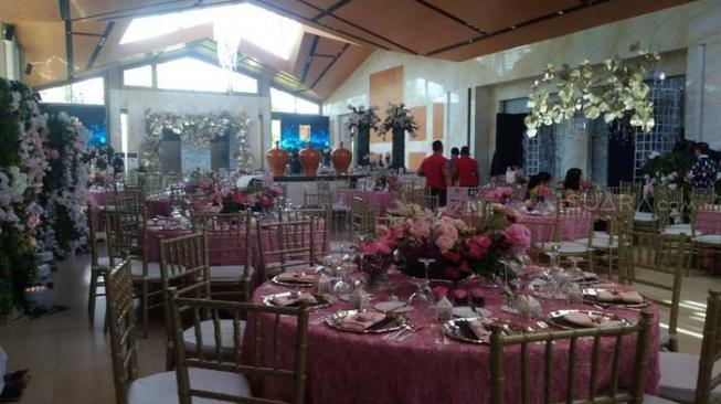  Ballroom tempat resepsi pernikahan Crazy Rich Surabayan, Jusup Maruta Cahyadi dan Clarissa Wang, Sabtu (1/12/2018). [Suara.com/Achmad Ali]