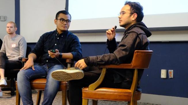 Martino Lio (kanan, pemeran film Sultan Agung) dan Aldwin Yusgiantoro (Presiden PERMIAS Washington DC) saat nonton bareng film Sultan Agung di The George Washington University (GWU), Washington DC, Amerika Serikat, Minggu (02/12/2018). (tim film Sultan Agung)