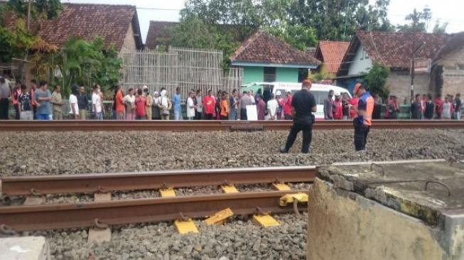 Belum Sepekan Beroperasi, Kereta Joglosemarkerto Tabrak Warga Hingga Tewas