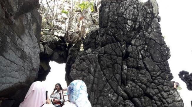 Pura Lingsar Lombok Destinasi Sejarah Di Yuk Intip Keunikan dan Sejarah Pura Batu Bolong di Lombok 