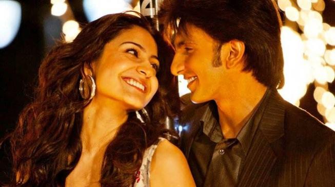 Ranveer Singh dan Deepika Padukone dalam sebuah film. (YRF)