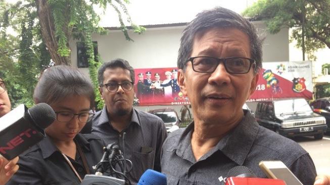 Dianggap Objektif karena Tahu 01 Akan Menang, Rocky Gerung Tertawa