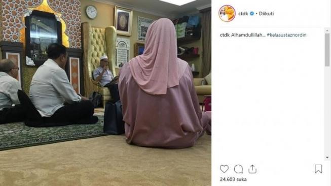 Ruang tengah rumah Siti Nurhaliz. (Instagram)