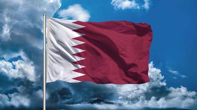 Bendera Qatar berkibar. (Shutterstock)