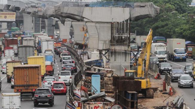 Natal dan Tahun Baru, Proyek Jalan Tol Japek Sementara Disetop