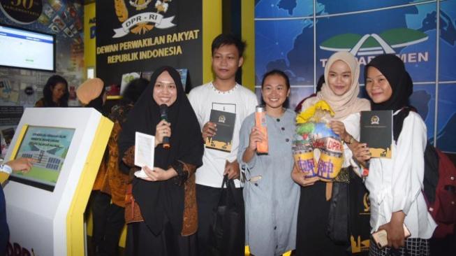 Interaksi dengan Masyarakat, DPR Partisipasi di Anugerah Media Humas 2018