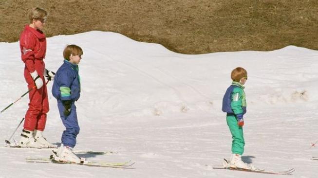 Terungkap! Hubungan Pangeran Harry dan William Sudah Renggang Sejak Kecil