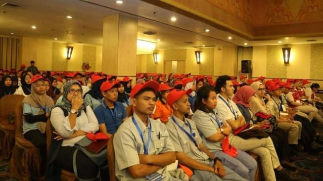 Program Pemagangan Mandiri (PPM) dan Seminar "Peningkatan Kompetensi Tenaga Kerja Melalui Program Pemagangan Untuk mendukung Daya Saing Indonesia" di Bekasi, Rabu (5/12/2018). (Dok: Kemnaker)