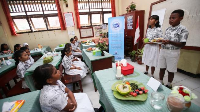 Unik, Murid SD di Sorong Belajar Gizi Lewat Warna Makanan