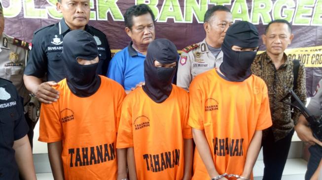 Polisi Ringkus Remaja Trio Begal Sadis di Bekasi