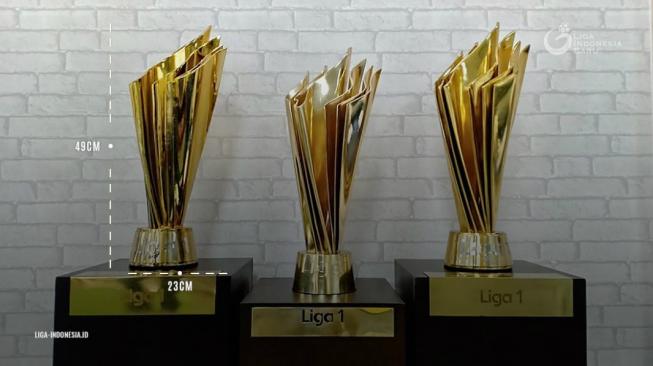 Ini Dia Penampakan Trofi Liga 1 2018 yang Diperebutkan Persija dan PSM