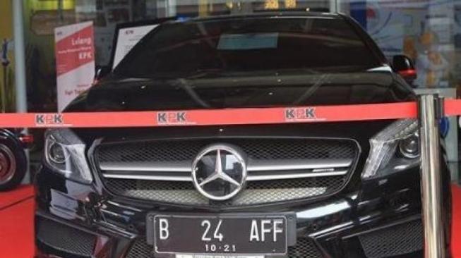 Mobil sitaan KPK yang dilelang.