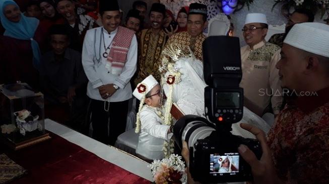 Daus Mini resmi menikah dengan Selvia Hana Wijaya di Gedung Aisiah, Beji, Depok, Minggu (9/12/2018). [Ismail/Suara.com]