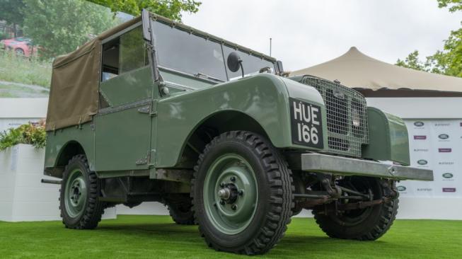 Reuni: Nenek Temukan Land Rover Buatannya setelah 70 Tahun !