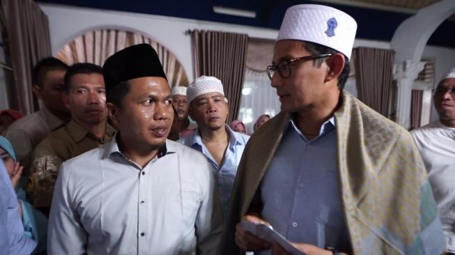 Kunjungi Mandailing Natal, Santri Ponpes Kasih Sandiaga Amplop