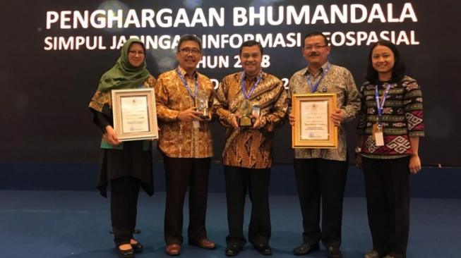 ESDM Raih Penghargaan Bhumandala Rajata dan Geoportal Terbaik 2018