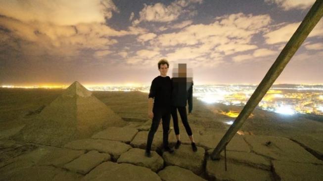 Fotografer Bantah Berhubungan Seks di atas Piramida Giza