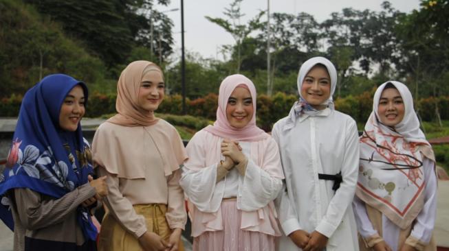 Moge Dan Hijabers Cantik Di Video Klip Matanyo Wali Band