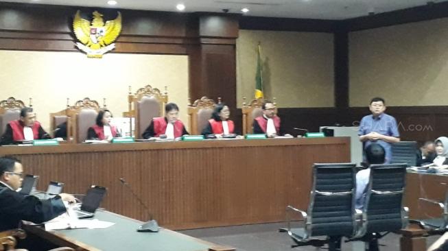 Pengadilan Tindak Pidana Korupsi atau Tipikor dalam sidang terdakwa Advokat Lucas dalam perkara perintangan penyidikan Eddy Sindoro, Kamis (13/12/2018). (Suara.com/Welly Hidayat)