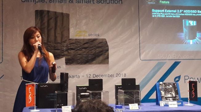 Deputy Manager Elitegroup Computer Systems, Crystal Lin dalam peluncuran rangkaian Liva Mini PC terbaru di Jakarta, Rabu (12/12/2018). [Suara.com/Dythia Novianty]