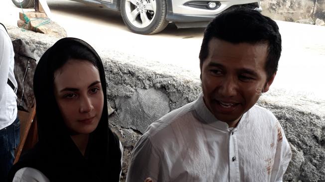 Arumi Bachsin dan Emil Dardak [Suara.com/Wahyu Tri Laksono]