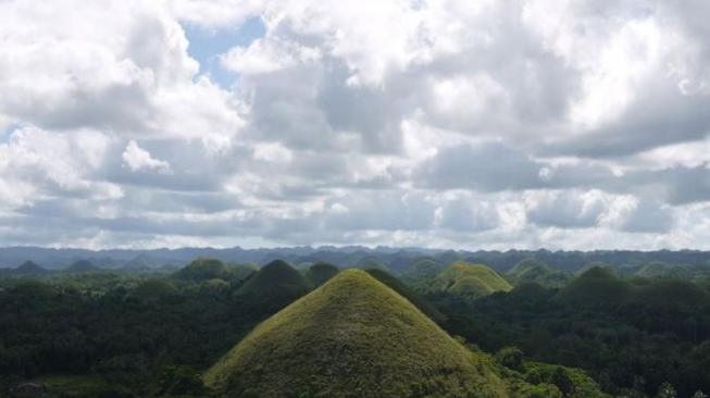 Indahnya Bukan Main, Ini Asal Usul Bukit Chocolate di Filipina