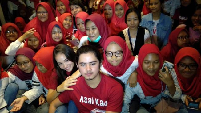 Aliando Syarief di acara meet & greet film Asal Kau Bahagia. (Falcon Pictures)